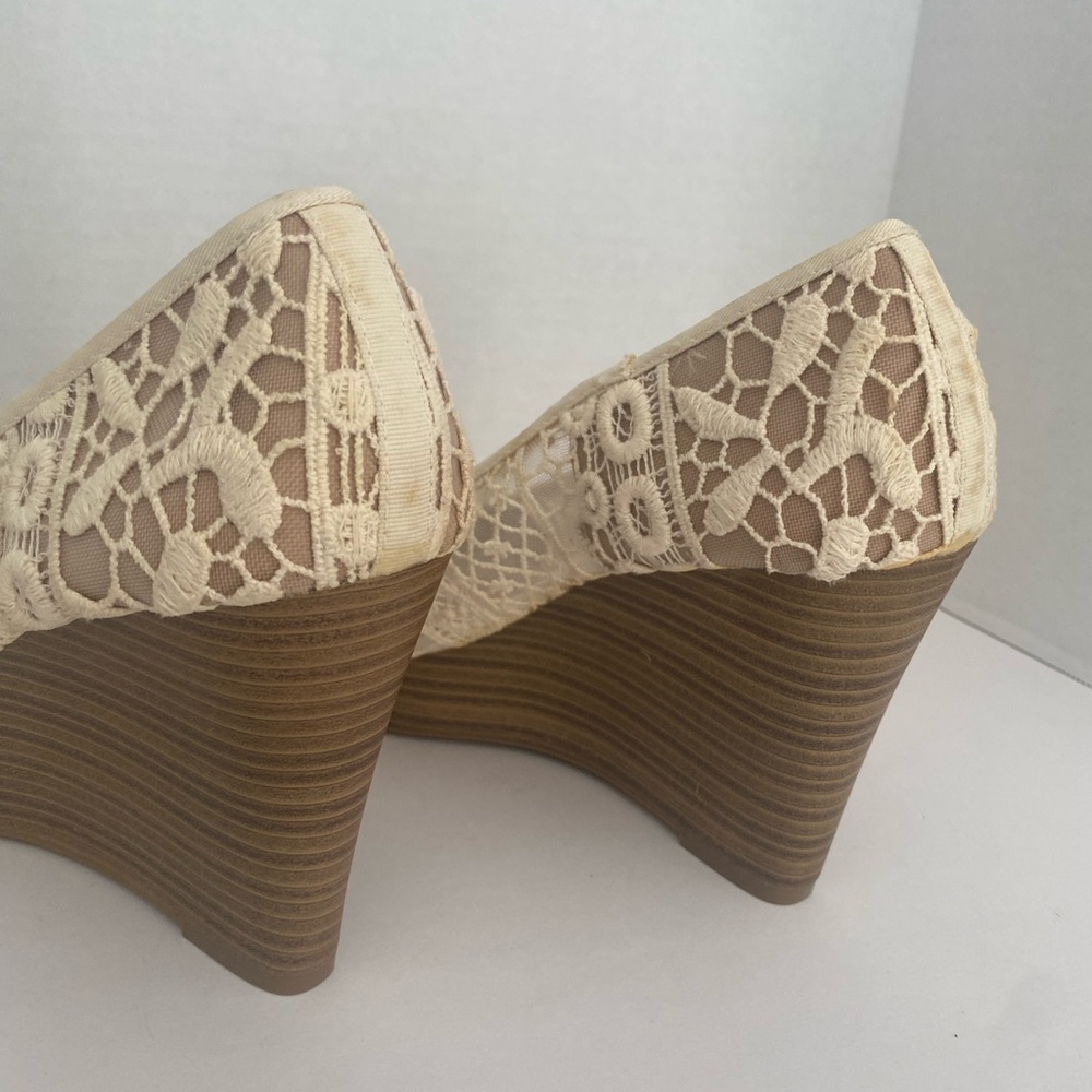 Women's Cream Lace Peep-Toe Wedge Heels - Picture 8 of 9
